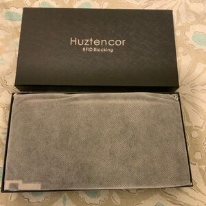 Great gift 4 Christmas! New Huztencor black wallet